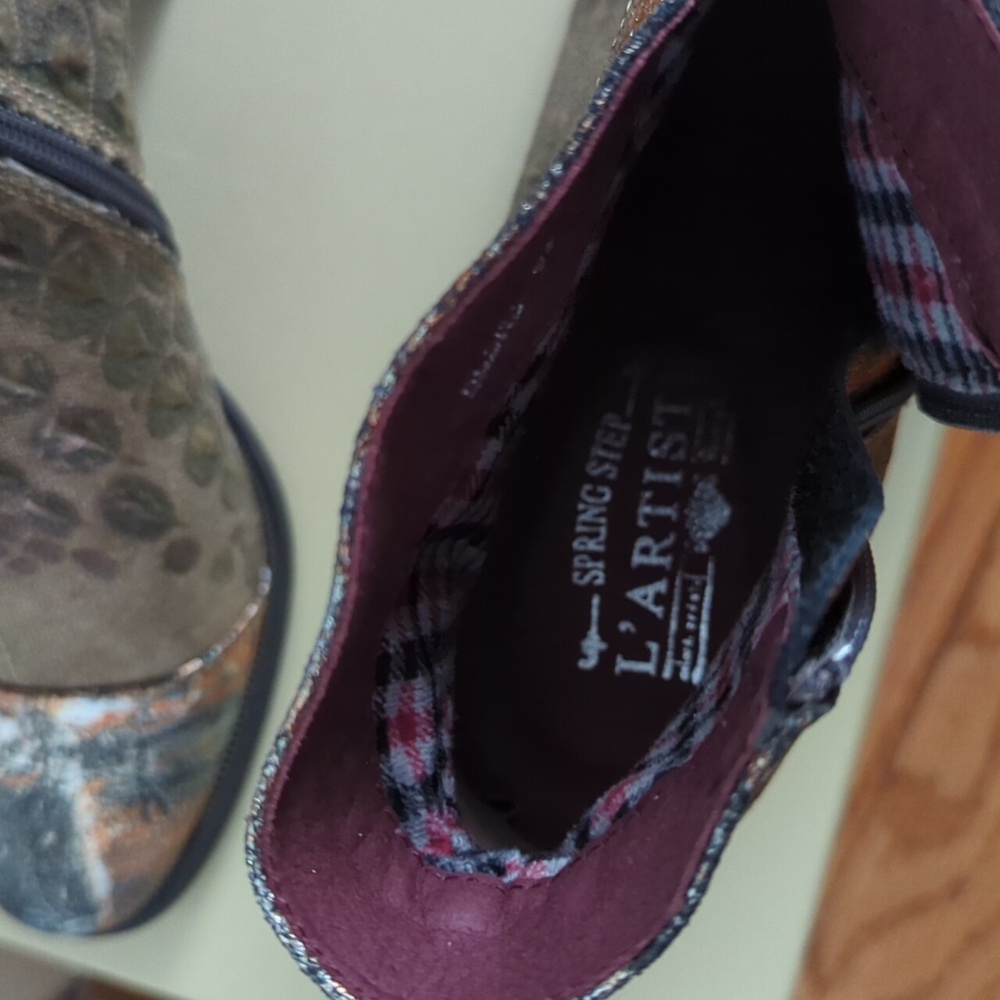 NIB L'Artiste Eleni taupe booties size 8.5 - Picture 7 of 10